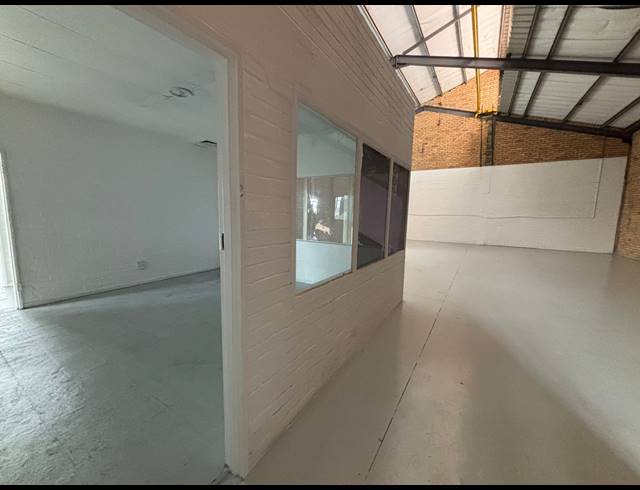 300M² WAREHOUSE TO LET IN MAITLAND